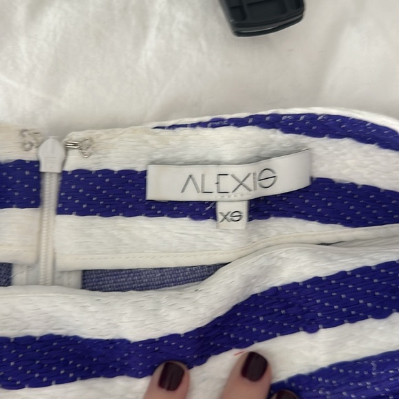 Never worn alexis shorts - Picture 2 of 3